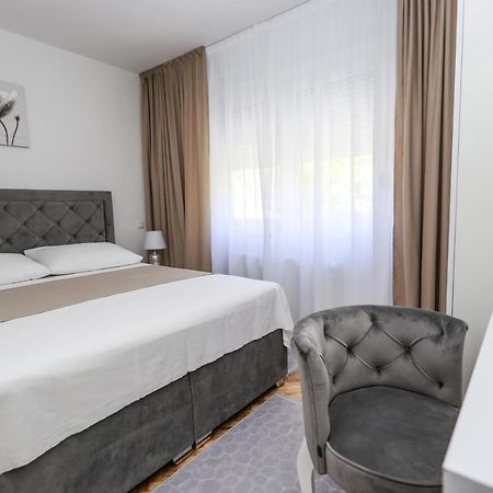 Apartmani Guto Подстрана Экстерьер фото